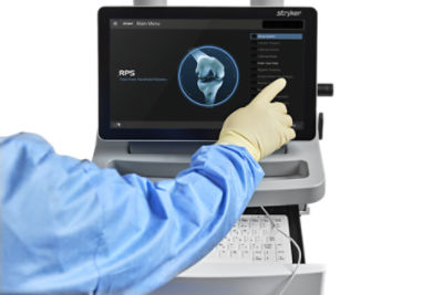 OR staff looking at Mako RPS software screen