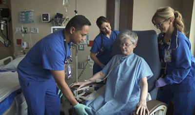 Soignants et patient avec les produits de Sage