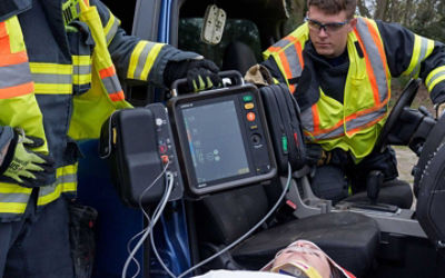 Introducing the new LIFEPAK 35 monitor/defibrillator | Stryker