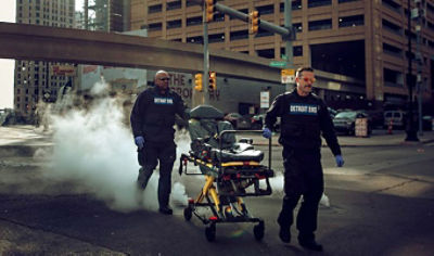 Two Detroit EMTs navigate Power-PRO 2 powered ambulance cot through the streets. 