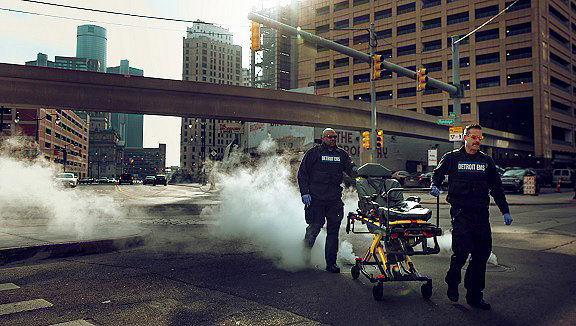 Two Detroit EMTs navigate Power-PRO 2 powered ambulance cot through the streets. 