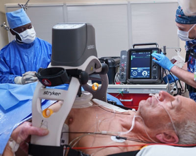 Doctos using a LUCAS v3, 3.1 device and LIFEPAK 35 monitor/defibrillator in the hospital