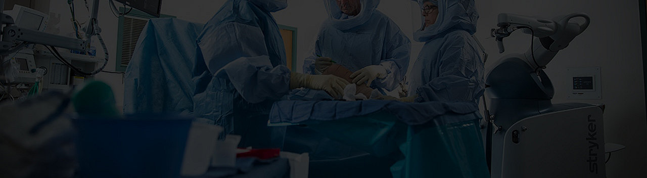 Surgeons using Mako