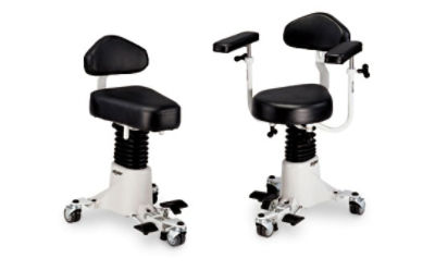 Accoudoirs en option de la chaise Surgistool de Stryker