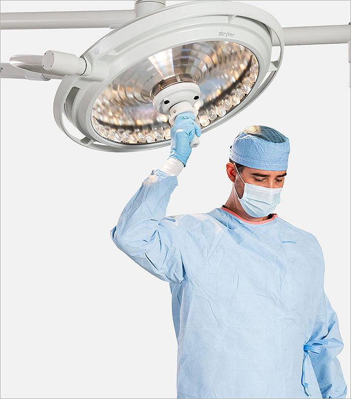 Doctor holding OR light, Nurse OR light, Surgeon OR light, Surgeon surgical light