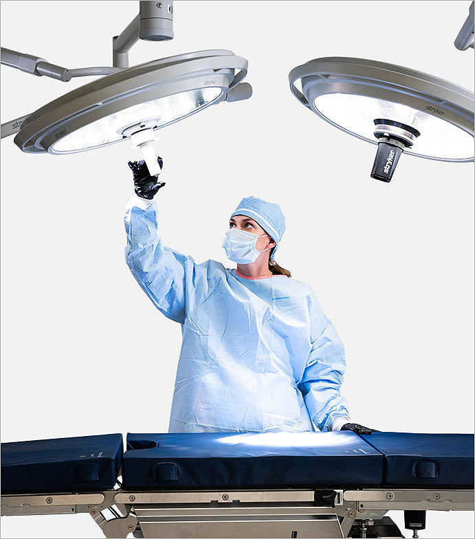 Nurse OR light, Nurse surgical light, OR Light on table, OR surgical light, nurse touching surgical light