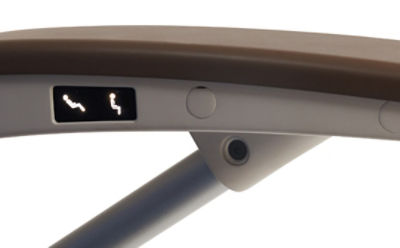 Zbliżenie podświetlanego panelu sterowania dla użytkownika na fotelu TruRize firmy Stryker
