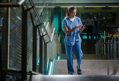 Nurse staying up to date with Vocera Collaboration Suite