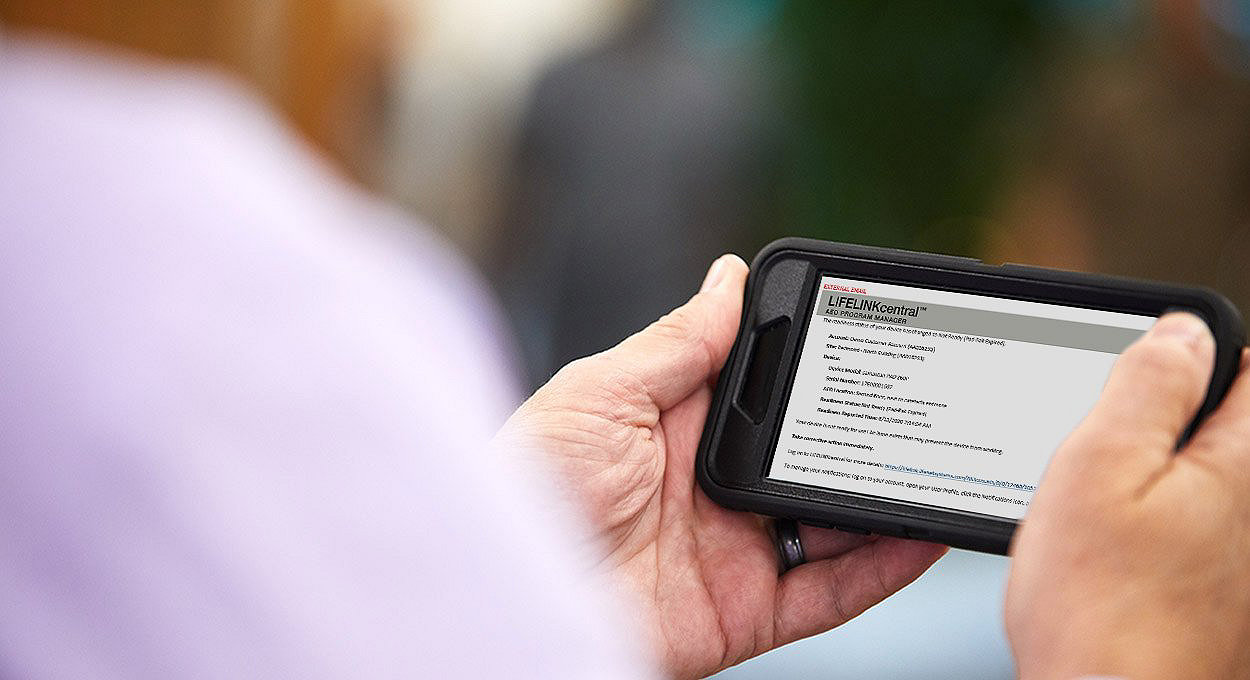 Bir mobil cihazda gösterilen LIFELINKcentral AED program yöneticisi