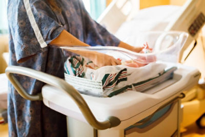 Nära hospital bassinet to bring mothers closer to their newborns