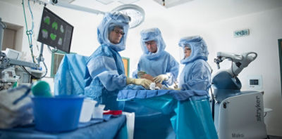 Surgeons in operating room using Stryker Mako robotics system